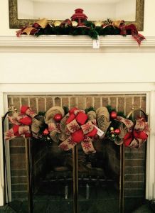Mistletoe Madness Holiday Market at Ballentine-Spence House garland from Wreaths by Debbie